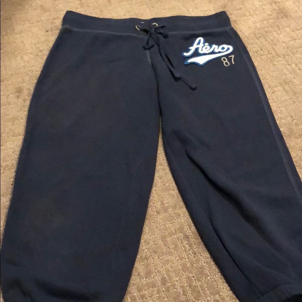 Cropped navy blue sweatpants